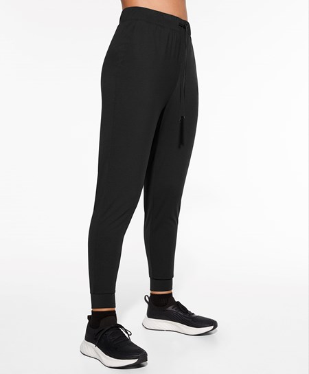 Oysho Klasyczne Light Touch Joggers Czarne | 417238XIK